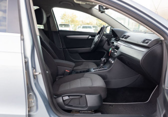 Подержанный автомобиль Volkswagen Passat Sedan 2012 года (21 фото)