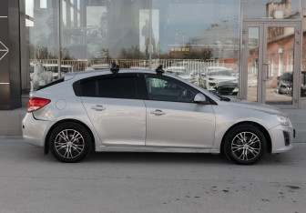 Подержанный автомобиль Chevrolet Cruze Hatchback 2014 года (4 фото)