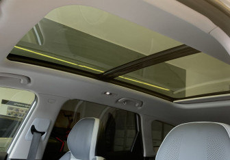 Подержанный автомобиль Geely Atlas 2024 года (11 фото)