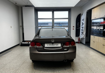Подержанный автомобиль Honda Civic Sedan 2009 года (5 фото)