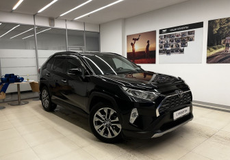 Подержанный автомобиль Toyota RAV4 2020 года (3 фото)