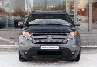 Подержанный автомобиль Ford Explorer 2012 года (2 фото)
