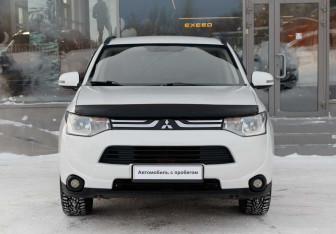 Подержанный автомобиль Mitsubishi Outlander 2013 года (2 фото)