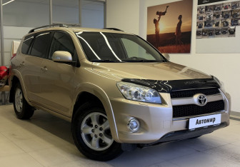 Подержанный автомобиль Toyota RAV4 2009 года (3 фото)