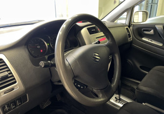 Подержанный автомобиль Suzuki Liana Sedan 2006 года (8 фото)