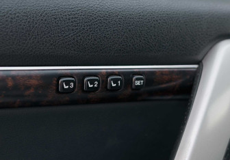 Подержанный автомобиль Toyota Land Cruiser Suv 2013 года (17 фото)