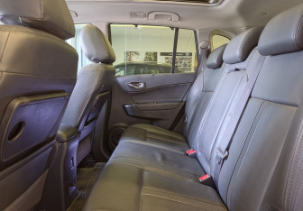 Подержанный автомобиль Renault Koleos 2011 года (13 фото)