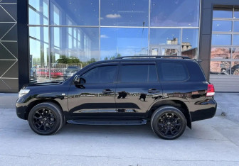 Подержанный автомобиль Toyota Land Cruiser Suv 2008 года (6 фото)