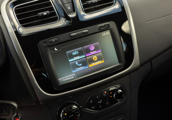 Подержанный автомобиль Renault Sandero 2020 года (14 фото)