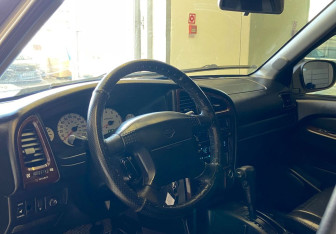 Подержанный автомобиль Nissan Pathfinder 2001 года (8 фото)
