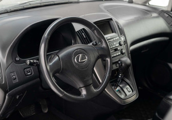 Подержанный автомобиль Lexus RX 2001 года (11 фото)