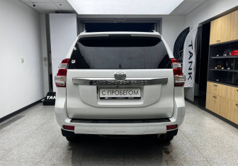 Подержанный автомобиль Toyota Land Cruiser Prado 2016 года (5 фото)