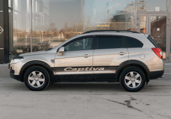 Подержанный автомобиль Chevrolet Captiva 2007 года (8 фото)