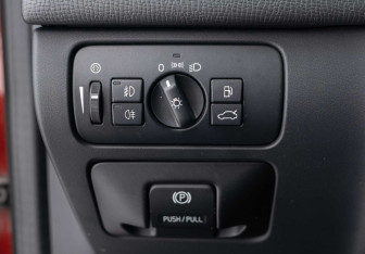 Подержанный автомобиль Volvo XC60 2010 года (19 фото)