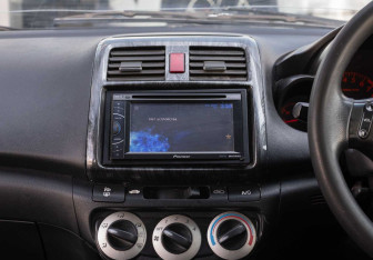 Подержанный автомобиль Honda Airwave 2007 года (14 фото)