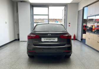 Подержанный автомобиль Kia Cerato Sedan 2013 года (6 фото)