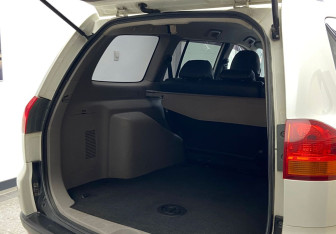 Подержанный автомобиль Mitsubishi Pajero Sport 2011 года (14 фото)