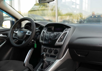 Подержанный автомобиль Ford Focus Hatchback 2012 года (10 фото)