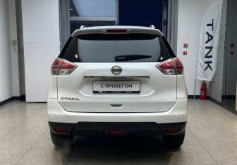 Подержанный автомобиль Nissan X-Trail 2015 года (6 фото)