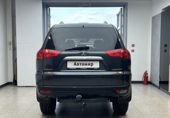 Подержанный автомобиль Mitsubishi Pajero Sport 2011 года (5 фото)