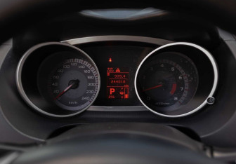 Подержанный автомобиль Mitsubishi Outlander 2007 года (13 фото)