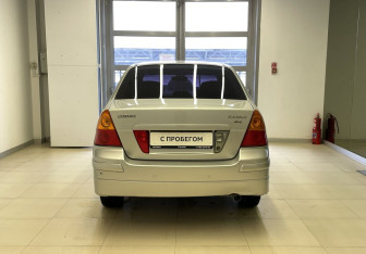 Подержанный автомобиль Suzuki Liana Sedan 2006 года (5 фото)