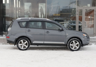 Подержанный автомобиль Mitsubishi Outlander 2007 года (4 фото)