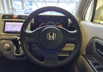 Подержанный автомобиль Honda Zest 2010 года (9 фото)