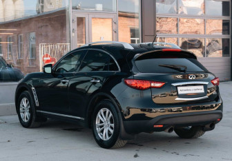 Подержанный автомобиль Infiniti FX 2010 года (7 фото)