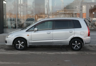 Подержанный автомобиль Mazda Premacy 2002 года (8 фото)