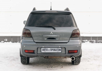 Подержанный автомобиль Mitsubishi Outlander 2007 года (6 фото)