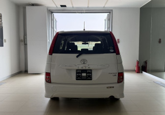 Подержанный автомобиль Toyota ISis 2010 года (5 фото)