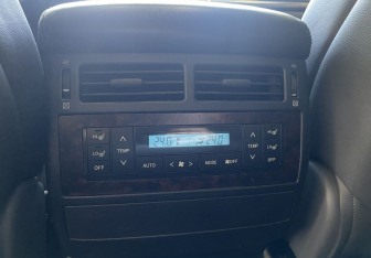 Подержанный автомобиль Toyota Land Cruiser Suv 2010 года (16 фото)