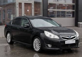 Подержанный автомобиль Subaru Legacy Sedan 2011 года (3 фото)