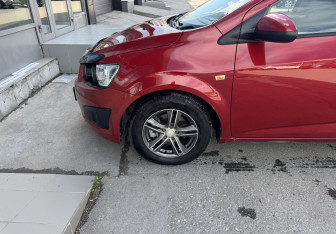Подержанный автомобиль Chevrolet Aveo Sedan 2012 года (16 фото)