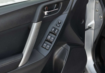 Подержанный автомобиль Subaru Forester Suv 2015 года (17 фото)