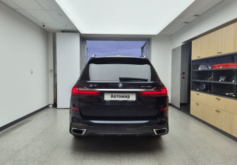 Подержанный автомобиль BMW X7 2020 года (5 фото)