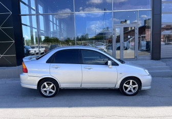 Подержанный автомобиль Suzuki Aerio Sedan 2003 года (4 фото)