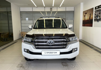 Подержанный автомобиль Toyota Land Cruiser Suv 2018 года (3 фото)