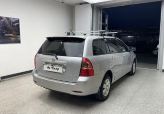 Подержанный автомобиль Toyota Corolla Wagon 2005 года (4 фото)