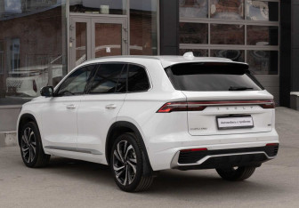 Подержанный автомобиль Geely Monjaro 2023 года (7 фото)