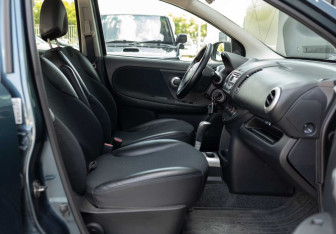 Подержанный автомобиль Nissan Note 2012 года (18 фото)