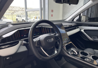 Подержанный автомобиль Geely Atlas 2024 года (7 фото)