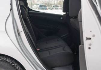 Подержанный автомобиль Peugeot 308 Hatchback 2011 года (16 фото)