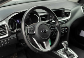 Подержанный автомобиль Kia Ceed Wagon 2019 года (11 фото)