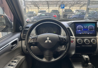 Подержанный автомобиль Mitsubishi Pajero Sport 2011 года (9 фото)