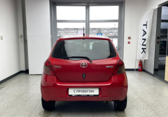 Подержанный автомобиль Toyota Yaris Hatchback 2008 года (5 фото)