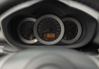 Подержанный автомобиль Toyota RAV4 2008 года (13 фото)