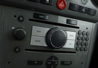 Подержанный автомобиль Opel Antara 2010 года (16 фото)