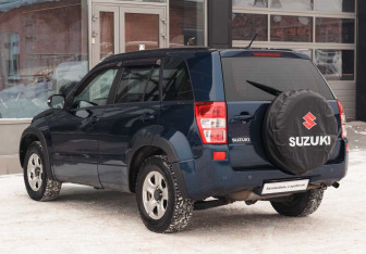 Подержанный автомобиль Suzuki Grand Vitara 2008 года (8 фото)